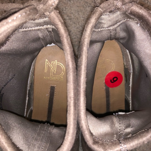 New Direction Booties Size 6 - Picture 5 of 6